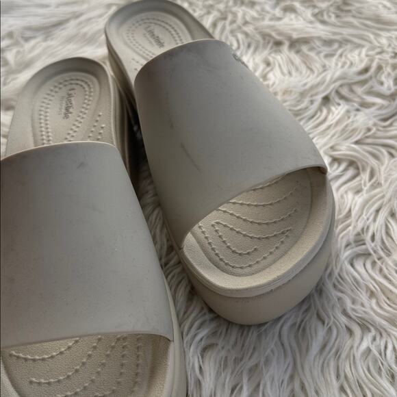 Crocs Brooklyn Slide in Bone - Picture 8 of 12